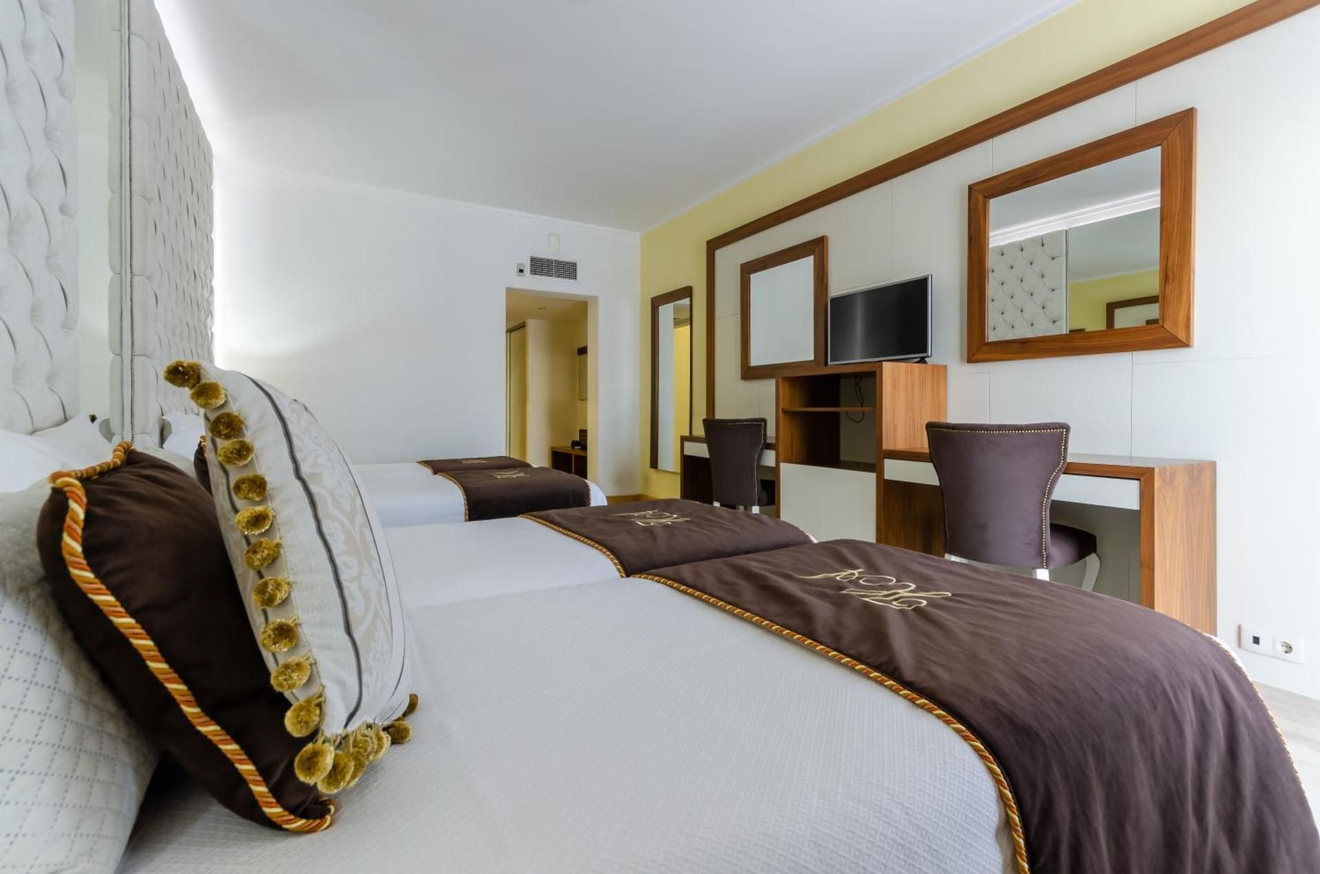 Deluxe Family Room