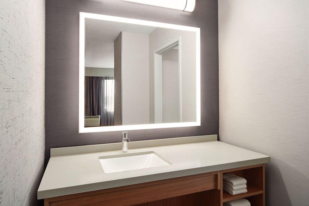 undefined Courtyard by Marriott Mississauga - Airport Corporate Centre West 5