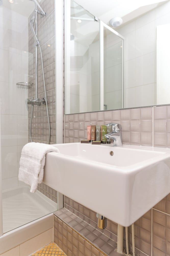 undefined Avalon Hotel Paris Gare du Nord 10