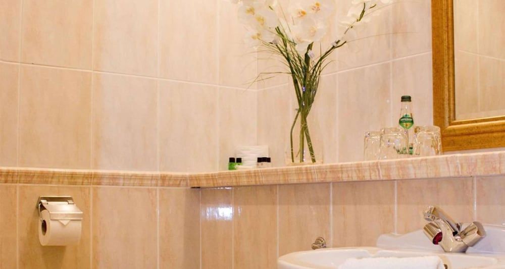 Classic Room, 1 King Bed, Non Smoking, Bathtub