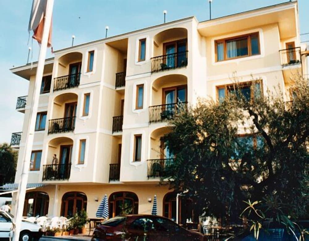 undefined Johanna Park Hotel 5