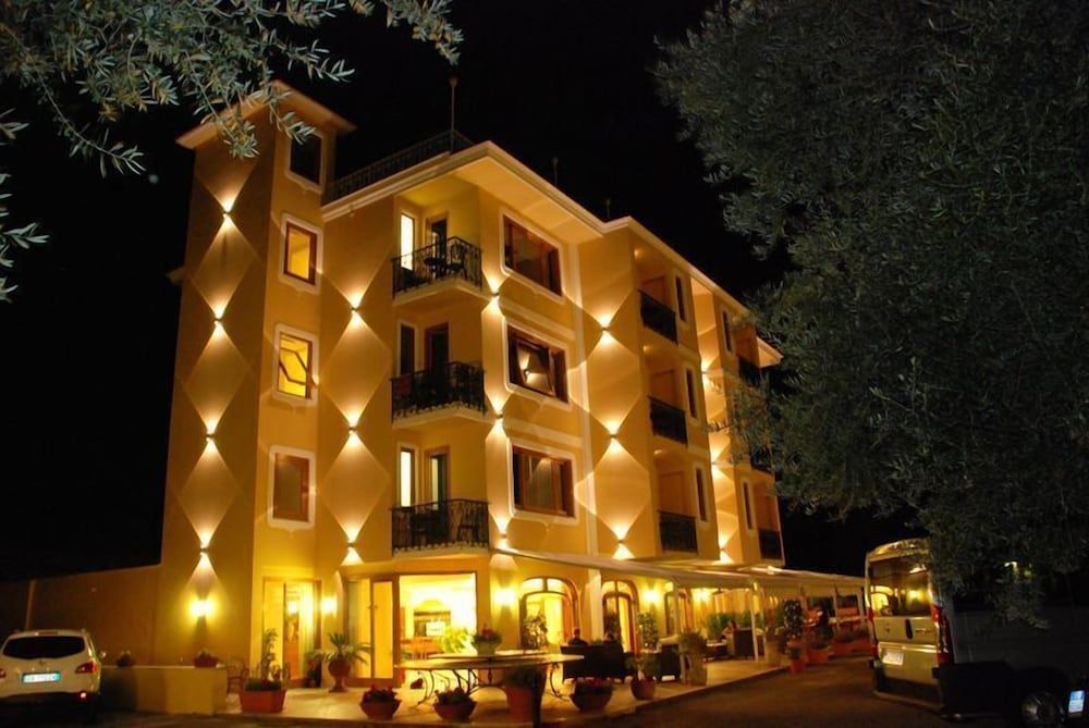 undefined Johanna Park Hotel 7