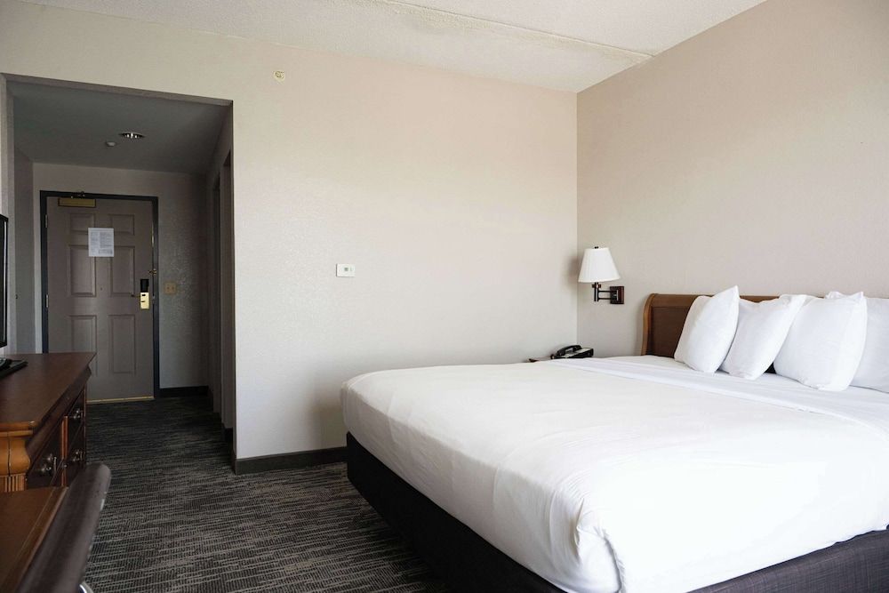 Room, 1 King Bed, Accessible, Non Smoking (Hearing Impaired Accessible)