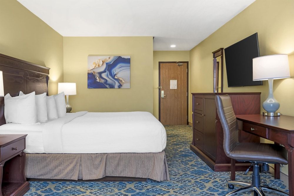 Suite, 1 King Bed, Non Smoking, Fireplace