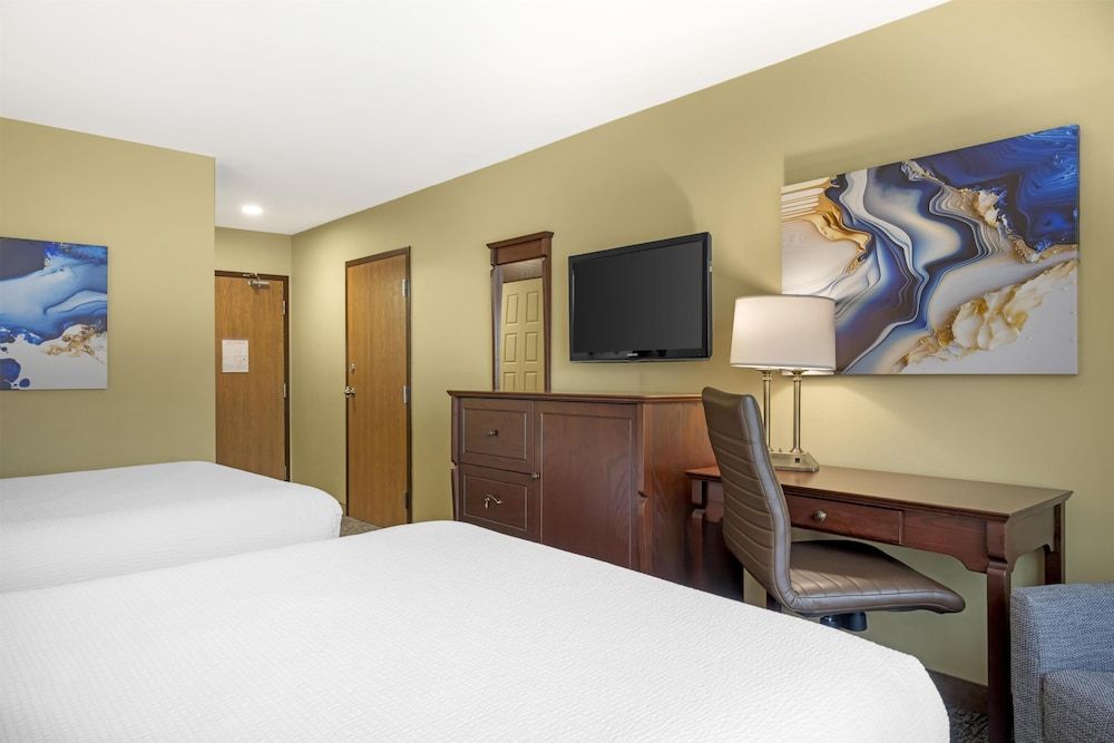 Best Western Plus Grand-Sault Hotel & Suites Executive Room, 2 Queen Beds, Non Smoking, Refrigerator & Microwave 2