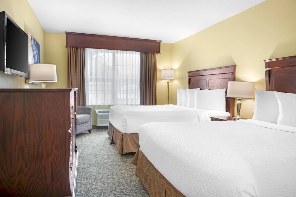 Best Western Plus Grand-Sault Hotel & Suites Executive Room, 2 Queen Beds, Non Smoking, Refrigerator & Microwave 3