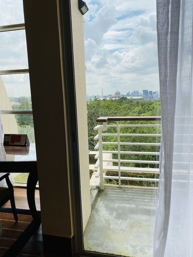 PULSE GRANDE Hotel Deluxe Garden View King 13