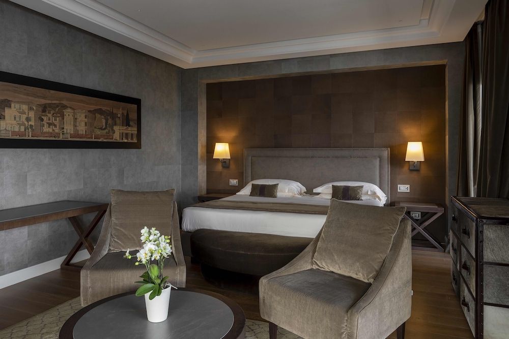 Suite, Lake View, Corner