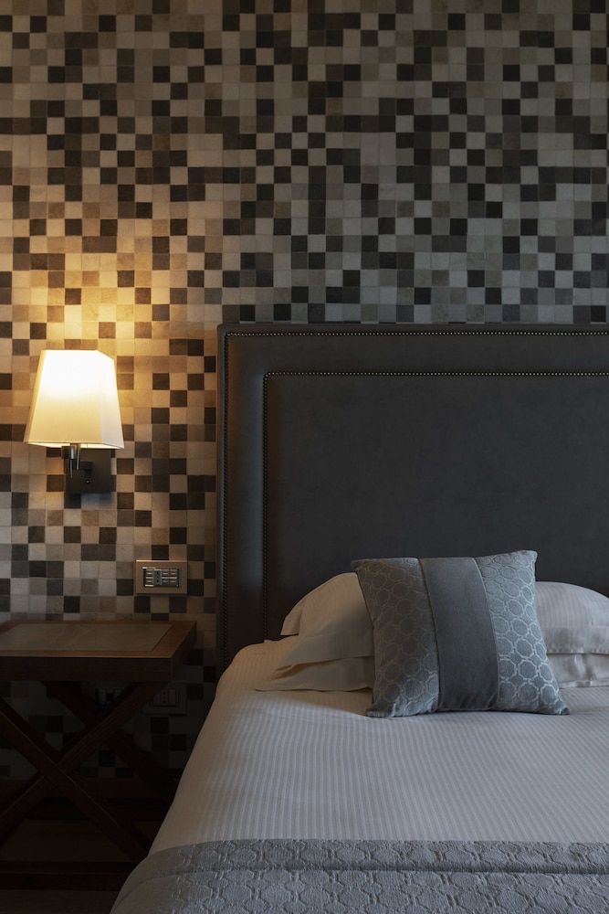 Superior Double or Twin Room, Partial Lake View
