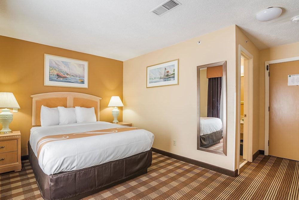 Standard Room, 1 Queen Bed