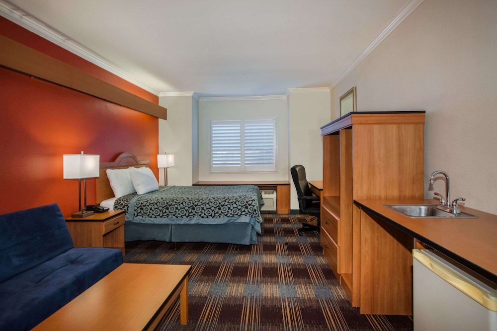 Room, 1 Queen Bed, Accessible, Non Smoking (Mobility)