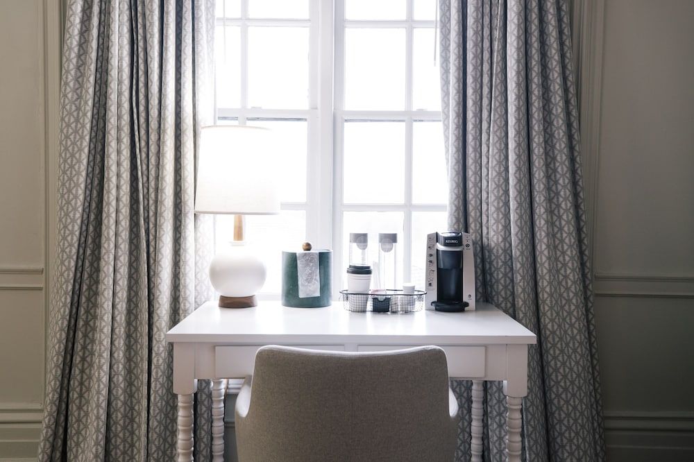 Tarrytown House Estate King Mansion Sun Deck, 1 Queen Bed 5