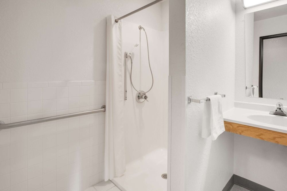 Room, 1 Queen Bed, Accessible, Non Smoking (Mobility Accessible)