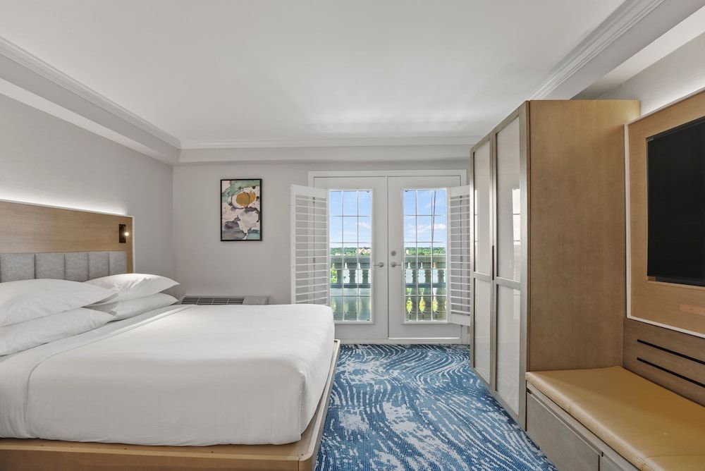 Crowne Plaza Orlando - Downtown by IHG Standard Room, 1 King Bed 4