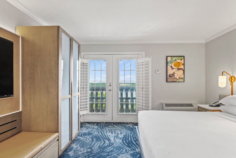 Crowne Plaza Orlando - Downtown by IHG Standard Room, 1 King Bed 3