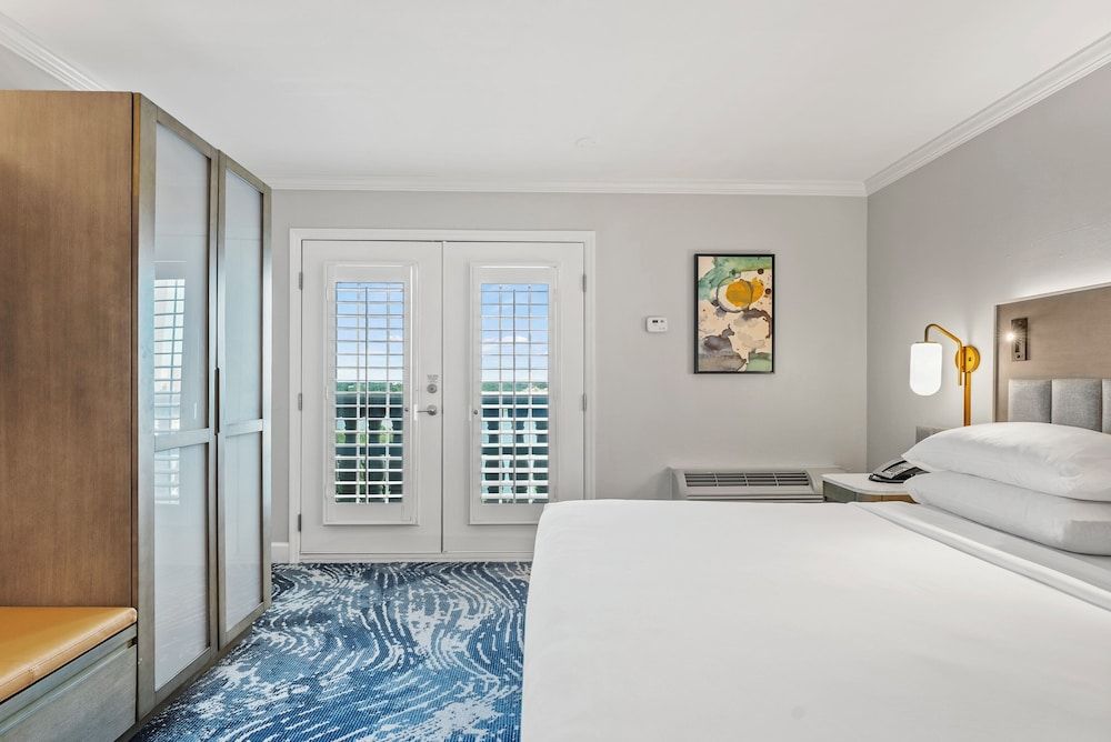 Crowne Plaza Orlando - Downtown by IHG Standard Room, 1 King Bed 6