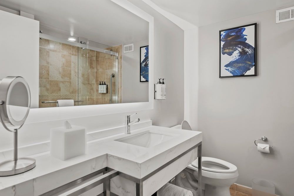 Crowne Plaza Orlando - Downtown by IHG Standard Room, 1 King Bed 9