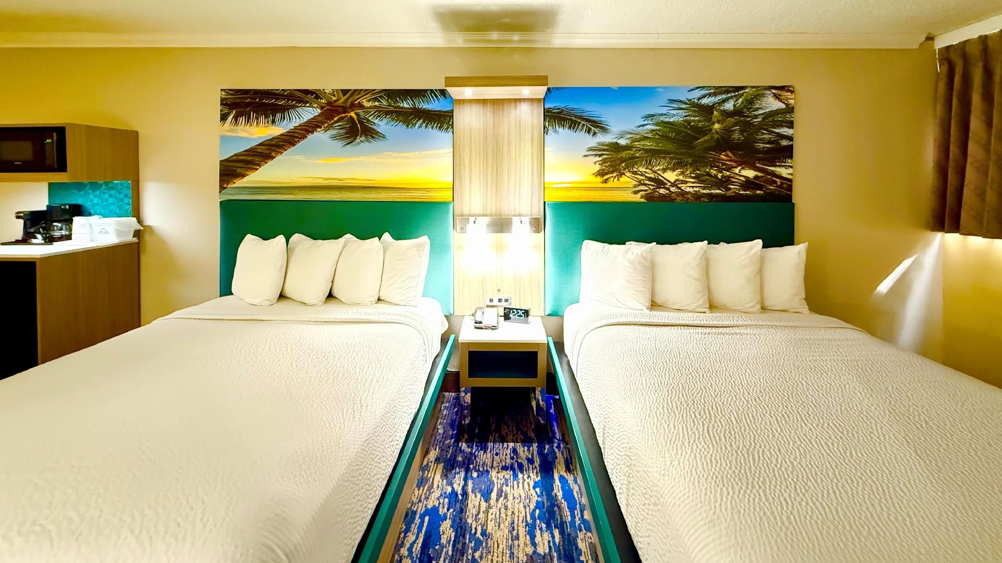 2 Queen Beds and 1 Double Bed, One-Bedroom Suite, Smoking
