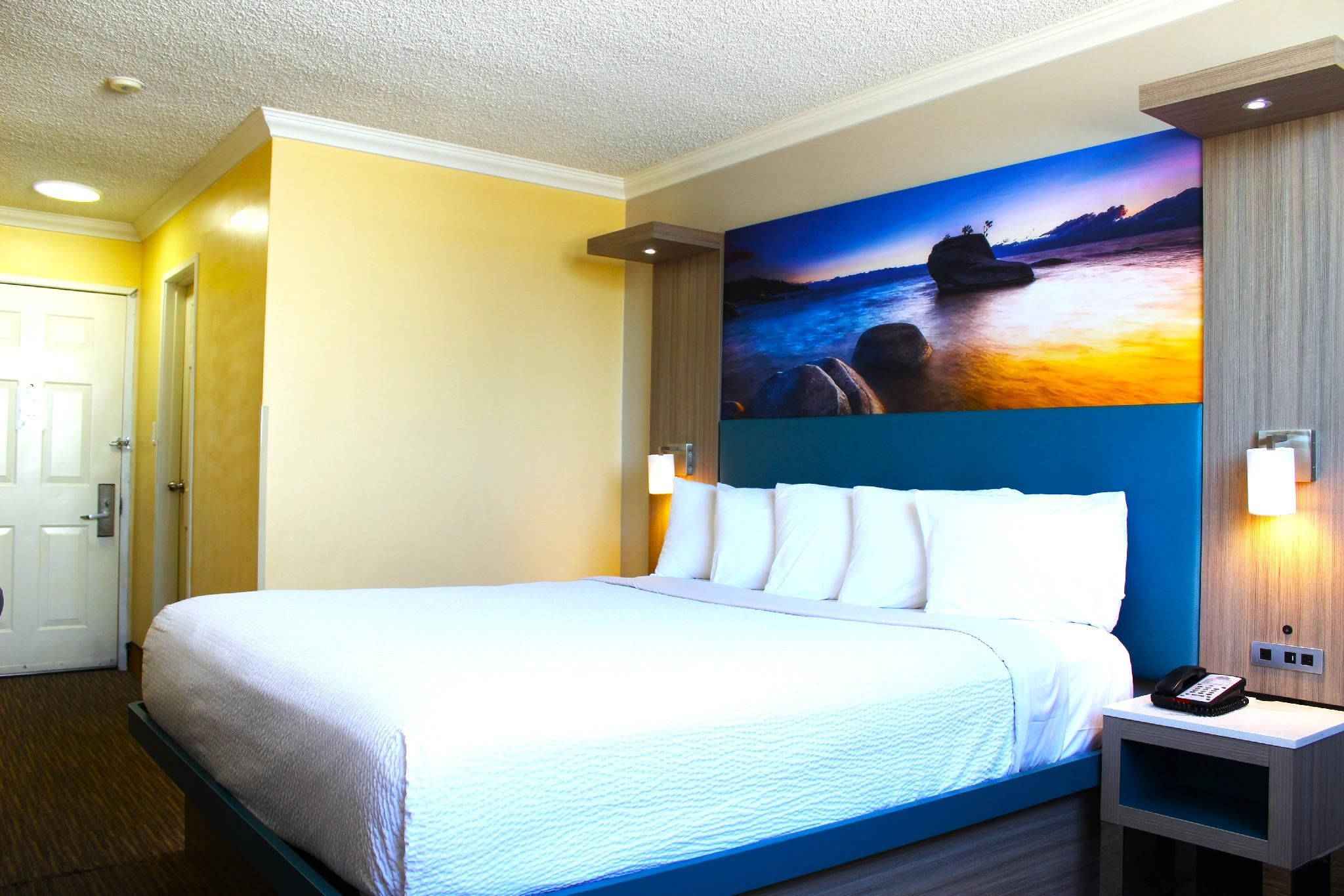 1 King Bed Smoking