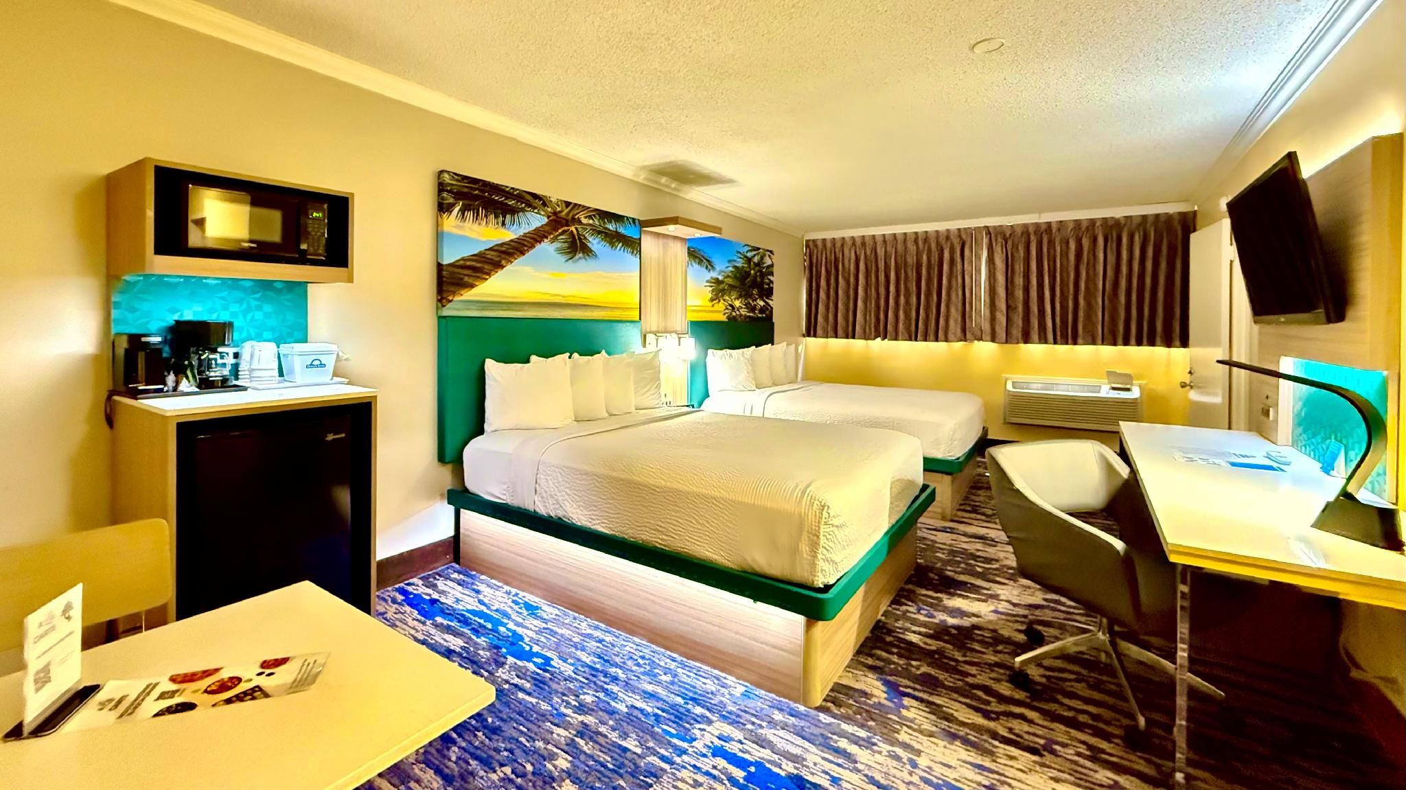 2 Queen Beds and 1 Double Bed, One-Bedroom Suite, Smoking