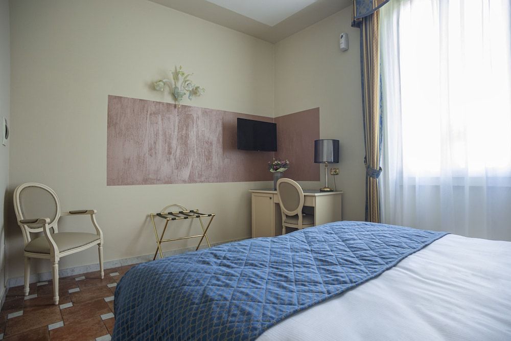 Hotel Donatello Classic Double Room 11