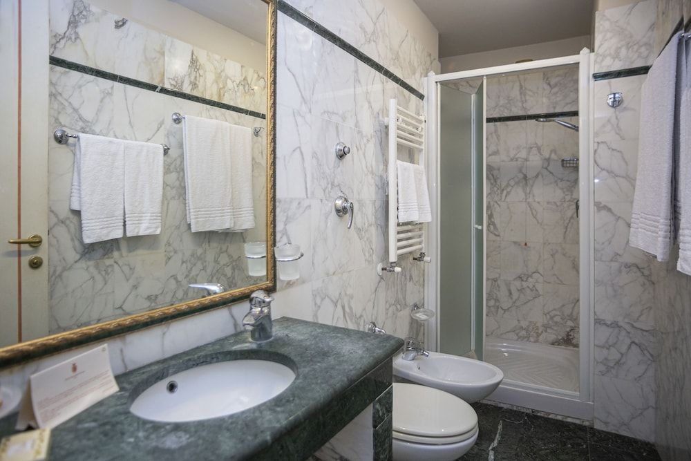 Hotel Donatello Classic Double Room 9