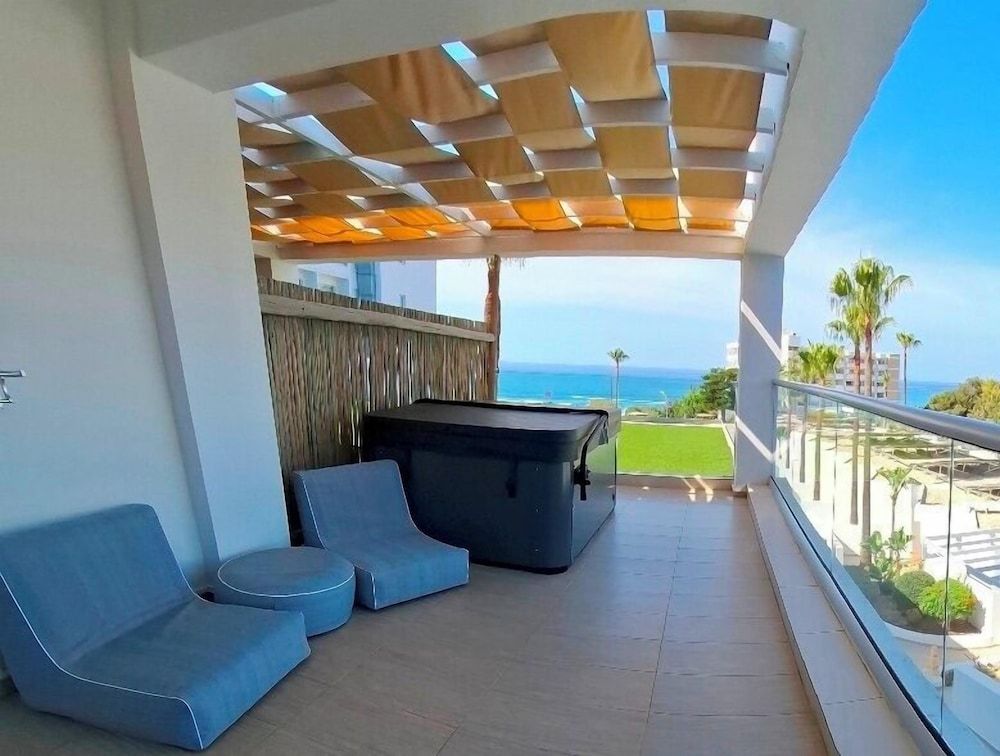 Junior Suite with outdoor Hot Tub