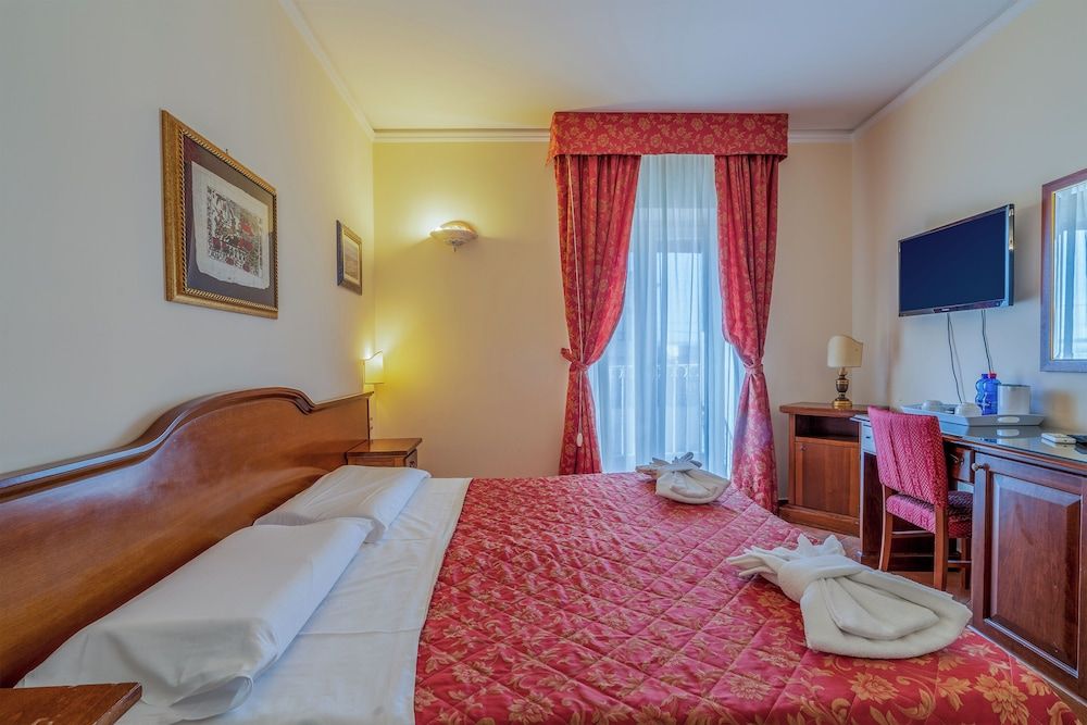 Hotel Mediterraneo Comfort Double Room, Partial Sea View