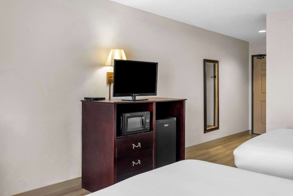 Room, 2 Queen Beds, Non Smoking