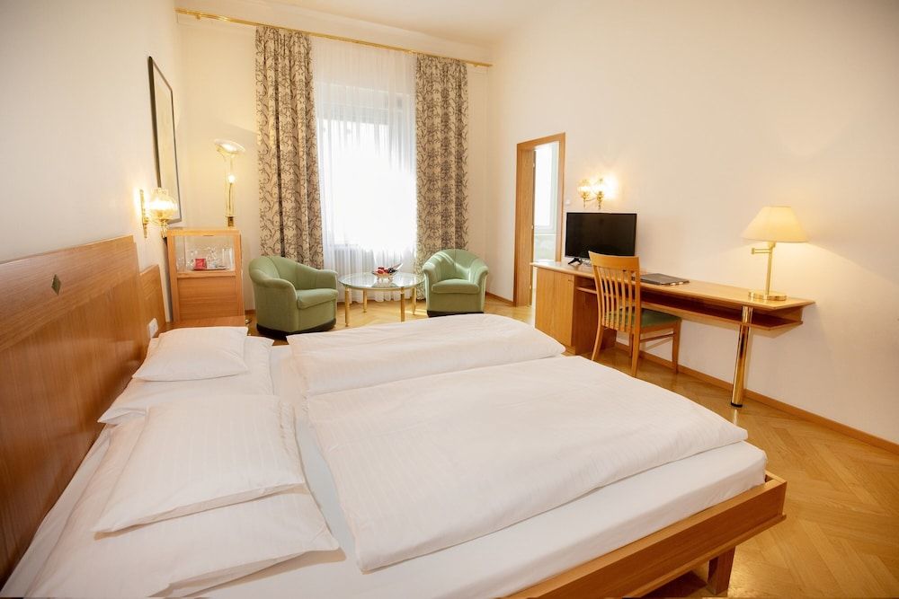 Hotel Gollner Double Room Classic Deluxe 4