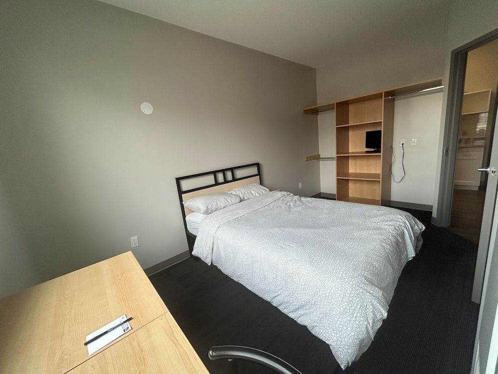 Residence & Conference Centre - Brampton Standard Double Room, 2 Bedrooms 3