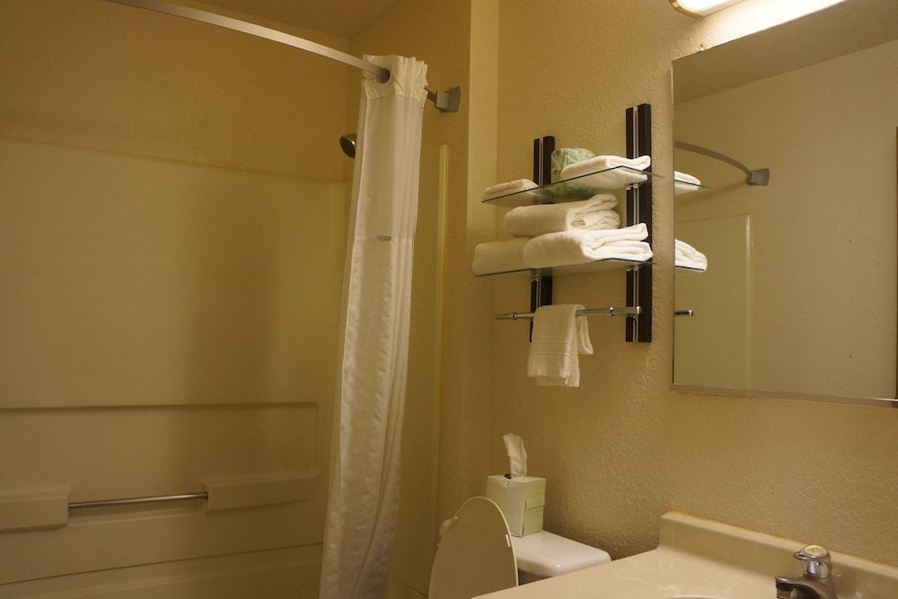 Standard Room, 1 Queen Bed