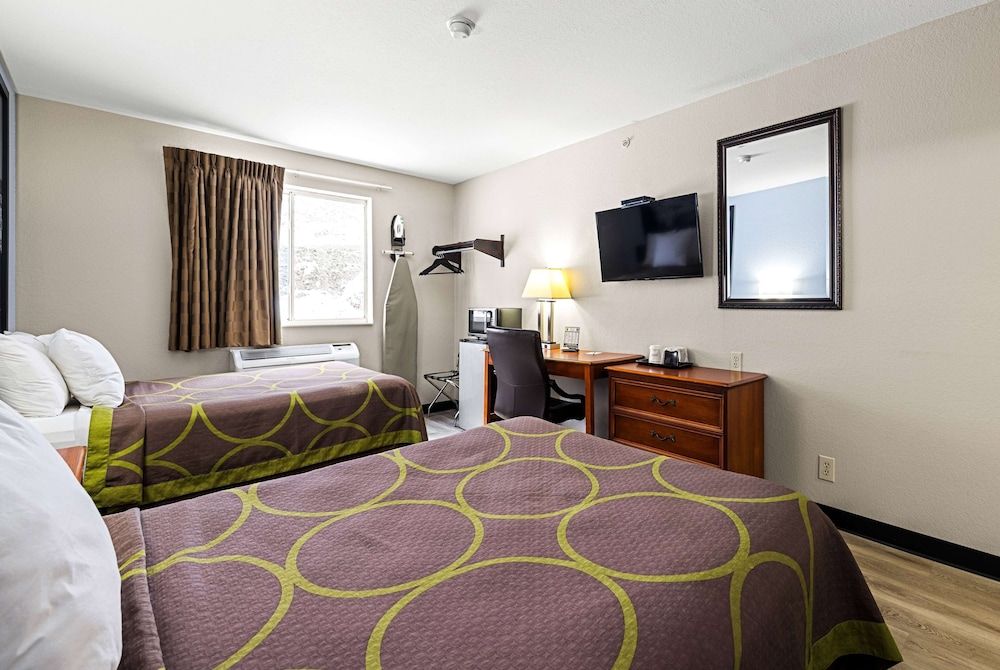 Super 8 by Wyndham Pittsburgh/Monroeville Room, 2 Double Beds, Non Smoking 2