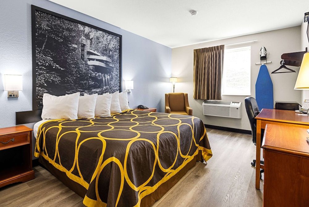 Super 8 by Wyndham Pittsburgh/Monroeville