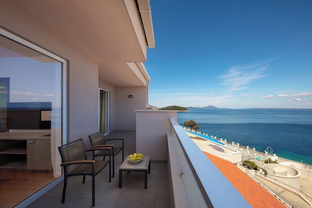 Suite, Balcony