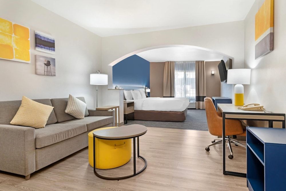Suite, 1 King Bed, Non Smoking