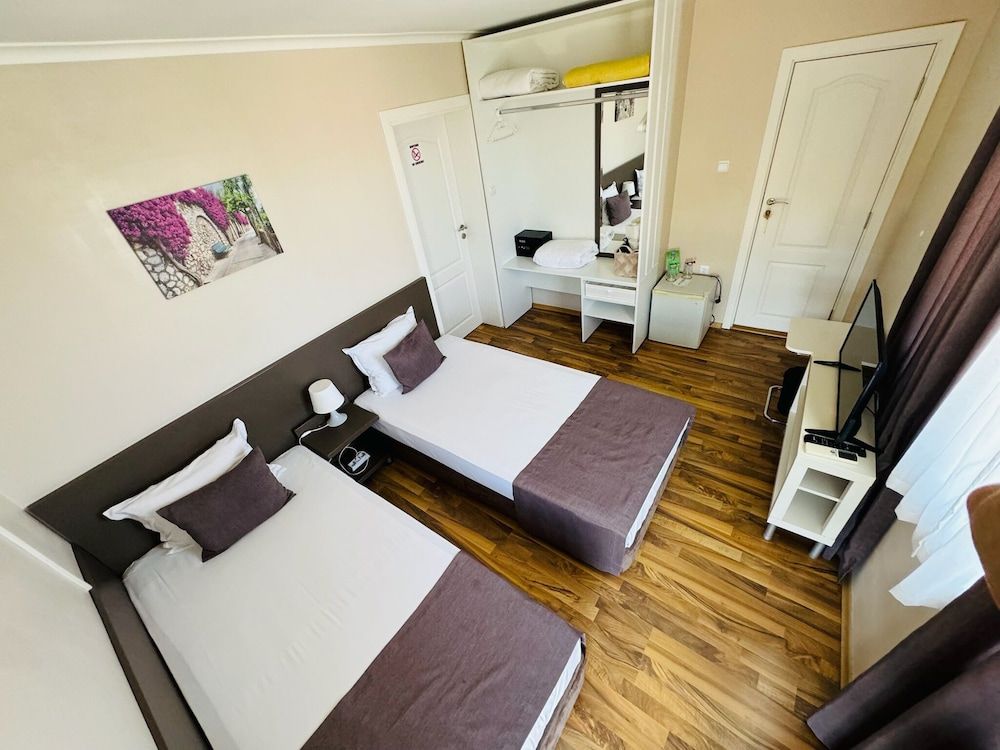 Hotel Amfora Economy Double Room, 2 Twin Beds