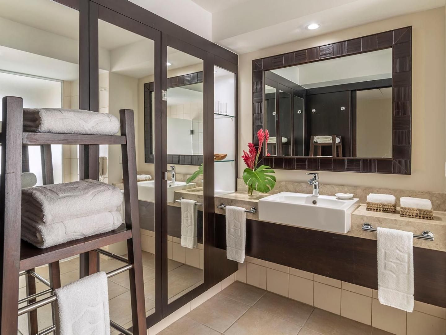 Reef Deluxe King - Adults only