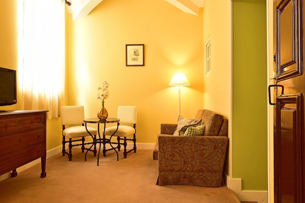 Pousada Convento de Evora - Historic Hotel Family Room (Superior Twin Bed) 5