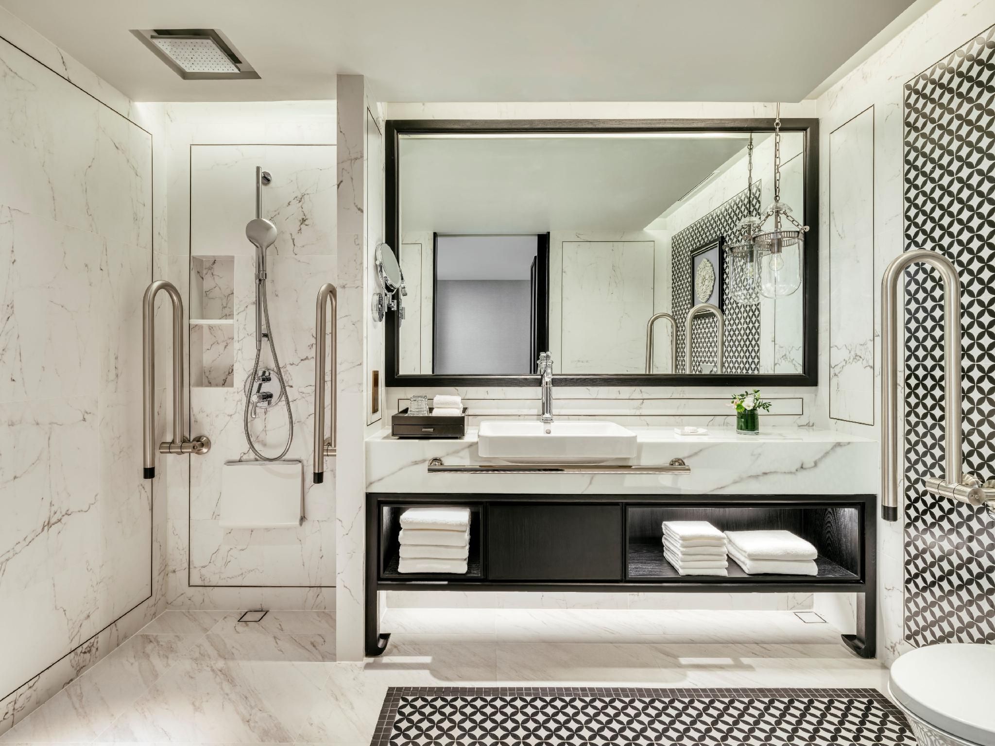 1 King Classic Accessible