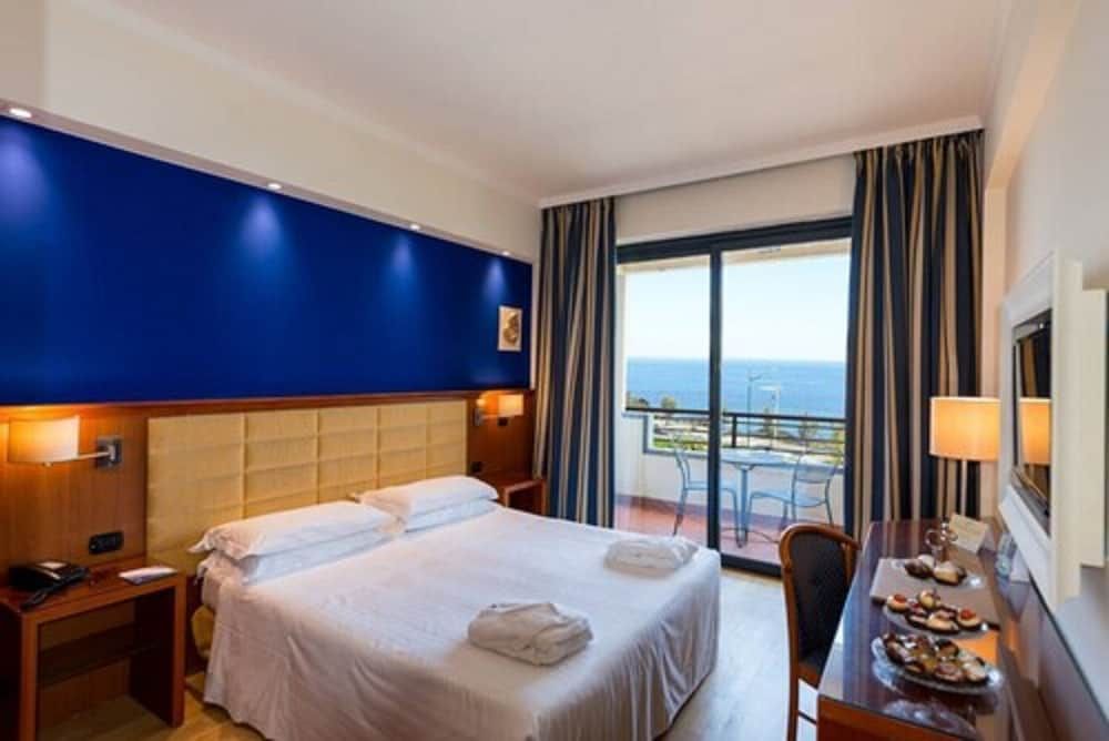 Hotel Nettuno Deluxe Double or Twin Room, Sea View 3