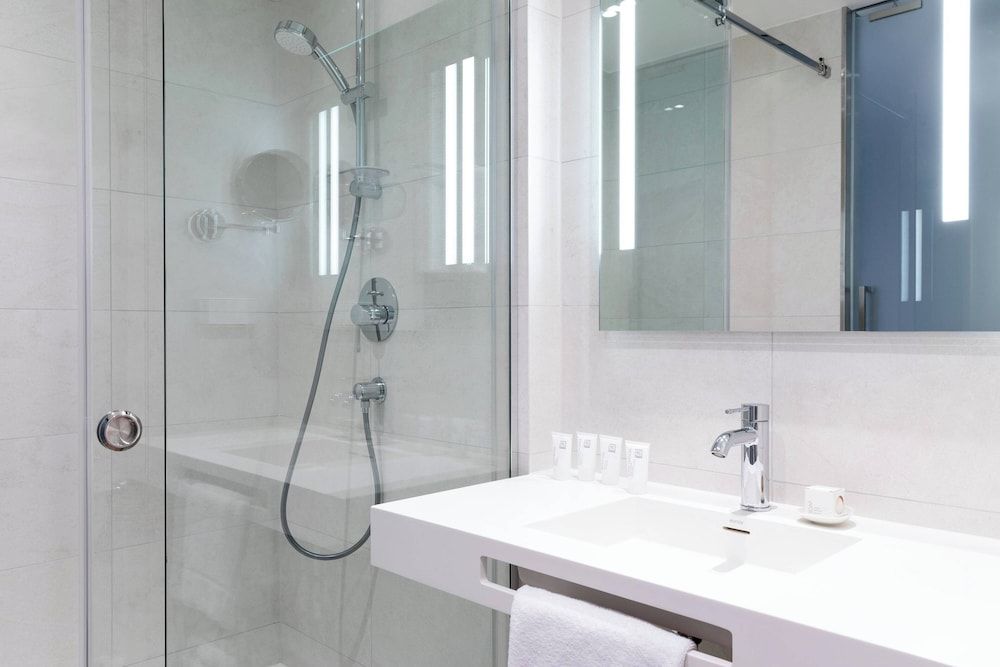 AC Hotel by Marriott Riga Comfort Room, 1 King Bed 2