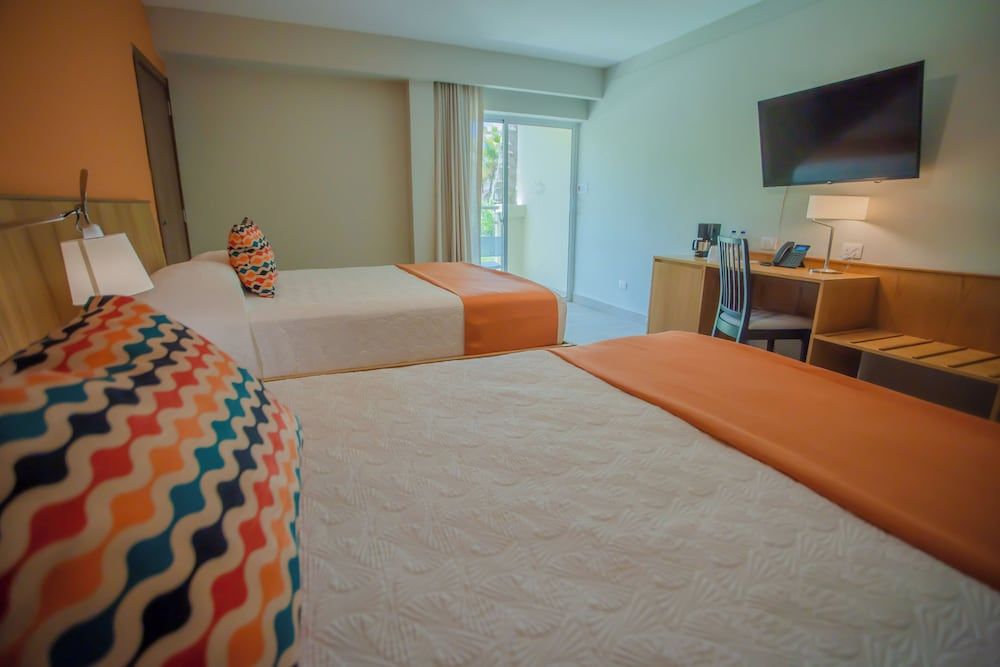 Superior Room, 2 Queen Beds, Balcony, Garden View