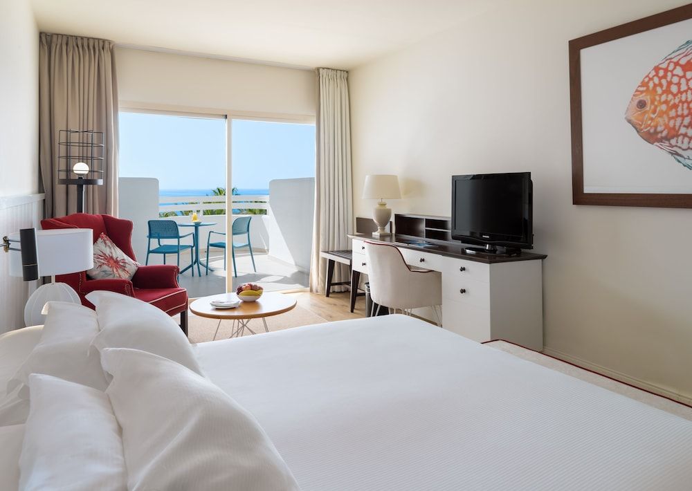 H10 Estepona Palace Superior Double Room, Sea View (2 Adults + 1 Child) 4
