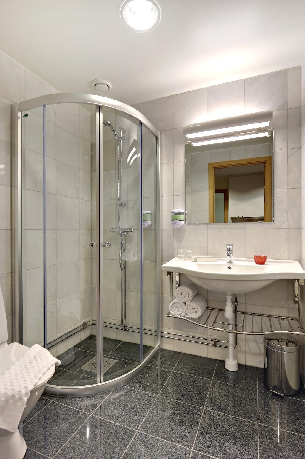 2Home Stockholm South Twin Room 3