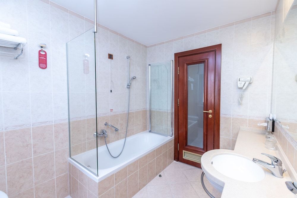 Palace Hotel Superior Twin Room 5