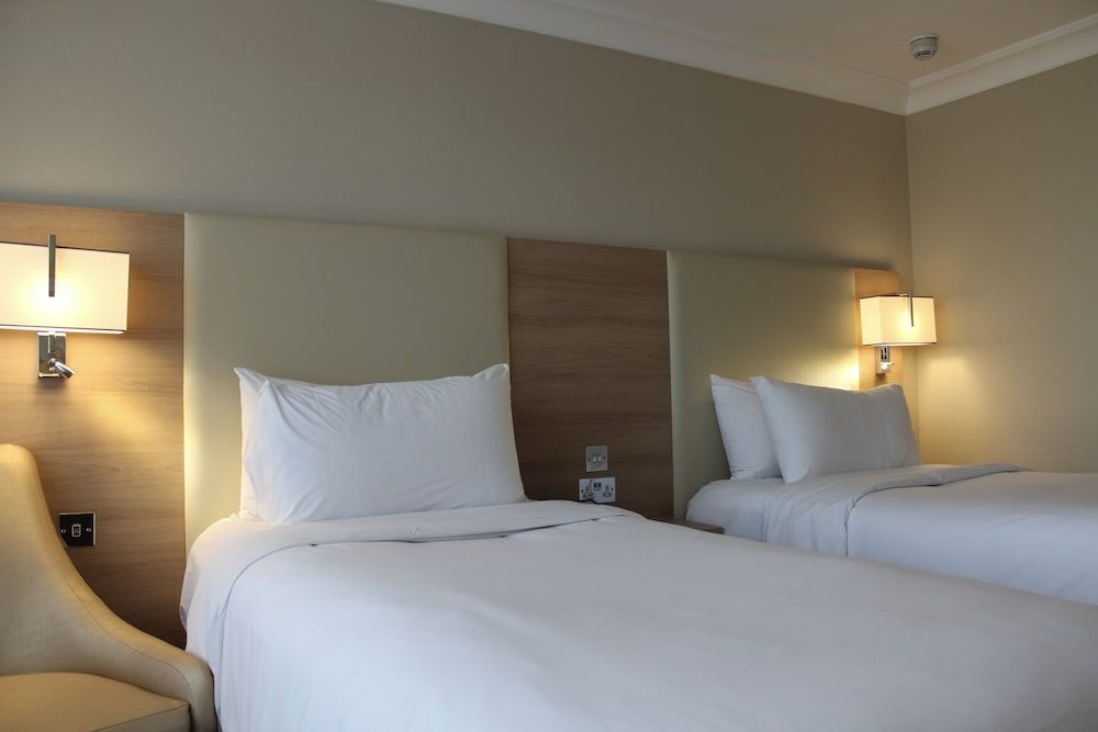 Renaissance London Heathrow Hotel Standard Room, 2 Twin Beds, Non Smoking
