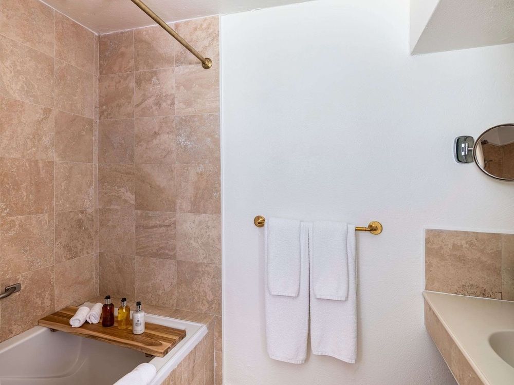 Cambridge Beaches Resort & Spa Deluxe Room (Water View) 18