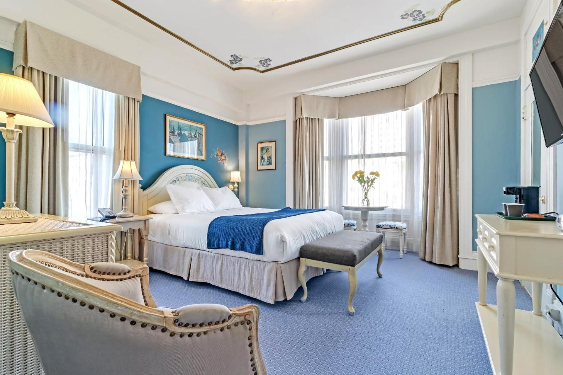 Premier Queen Room