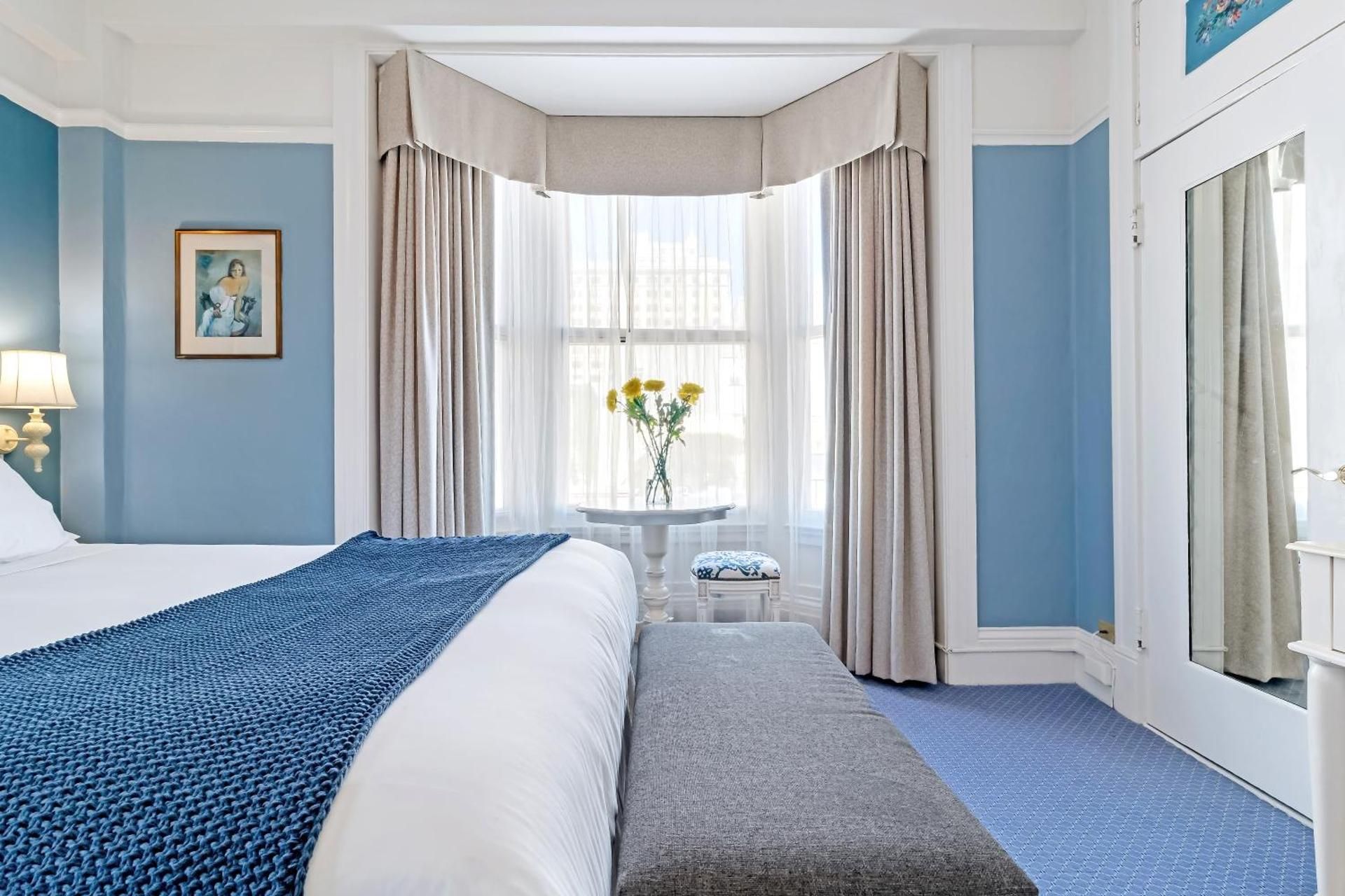 Premier Queen Room